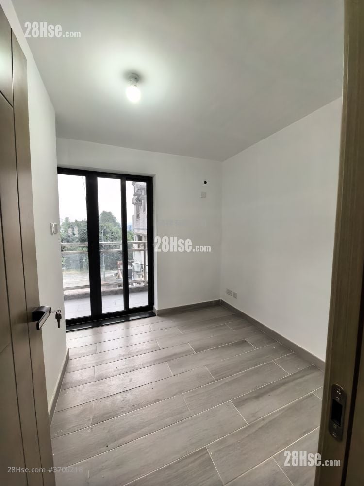 村屋 租盘 2 房 , 2 浴室