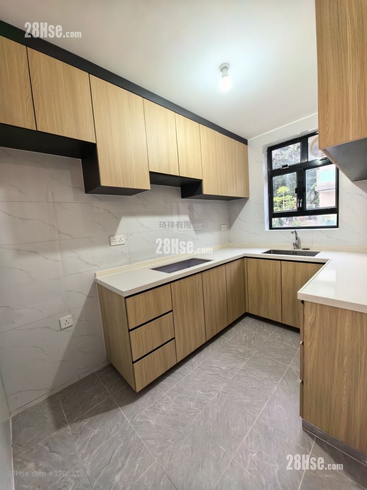 村屋 租盘 2 房 , 2 浴室