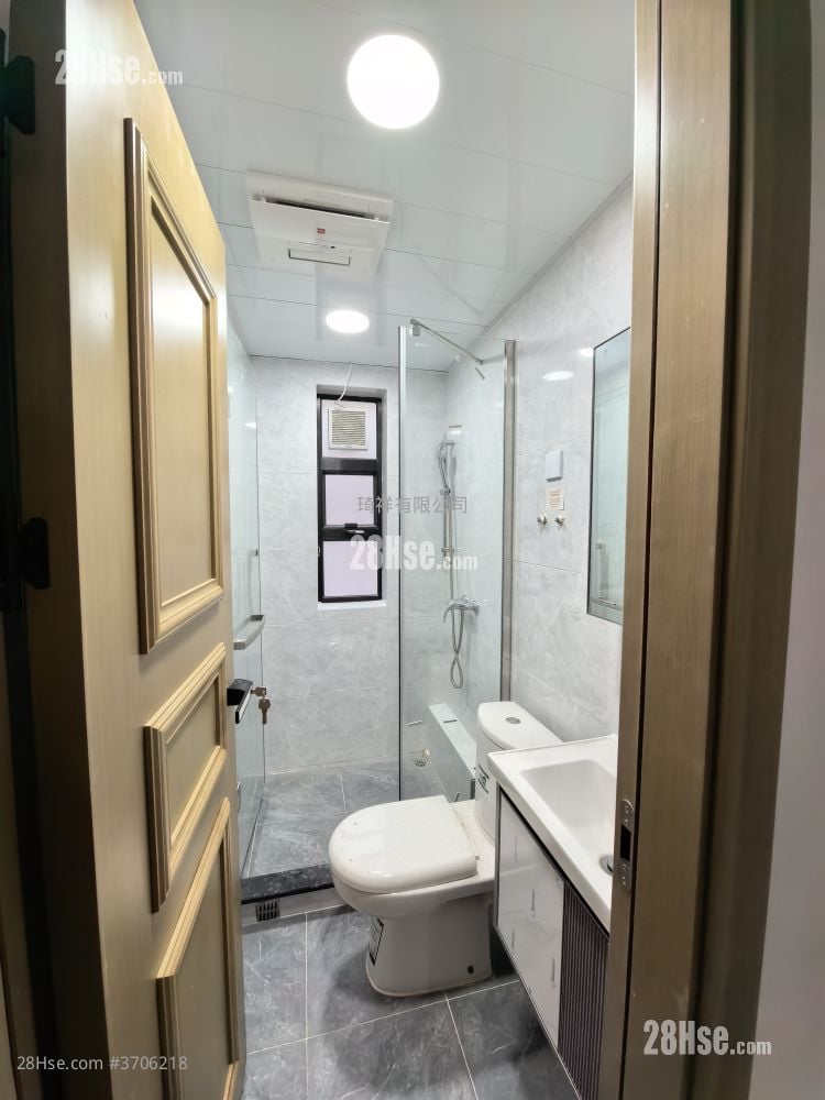 村屋 租盘 2 房 , 2 浴室