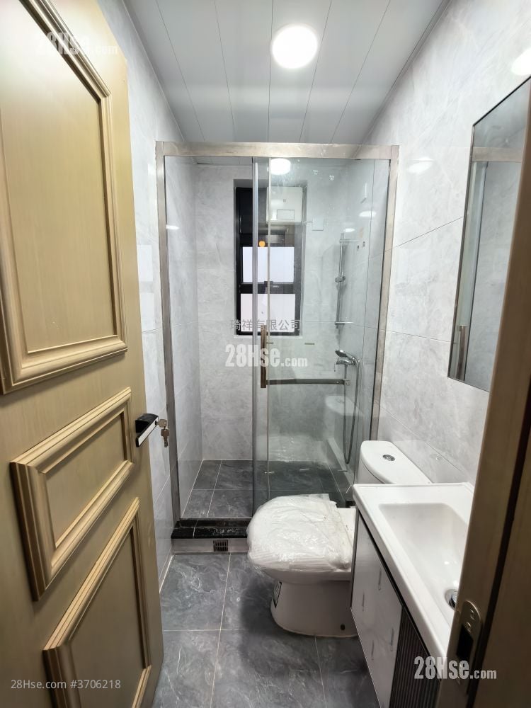 村屋 租盘 2 房 , 2 浴室