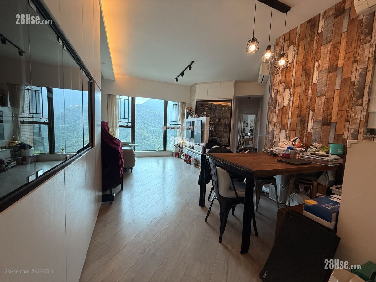 The Belcher's Sell 899 ft²