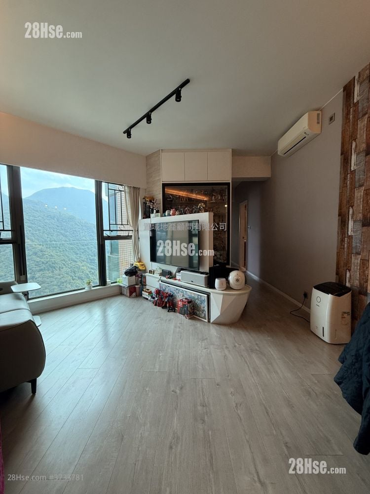 The Belcher's Sell 899 ft²