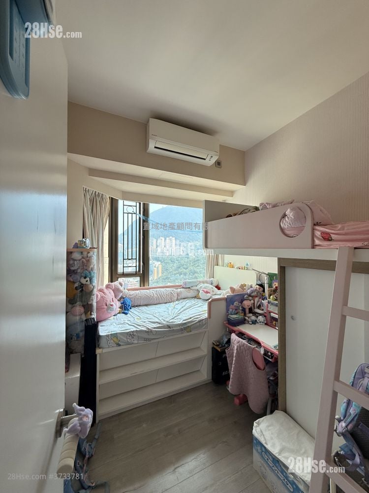 The Belcher's Sell 899 ft²