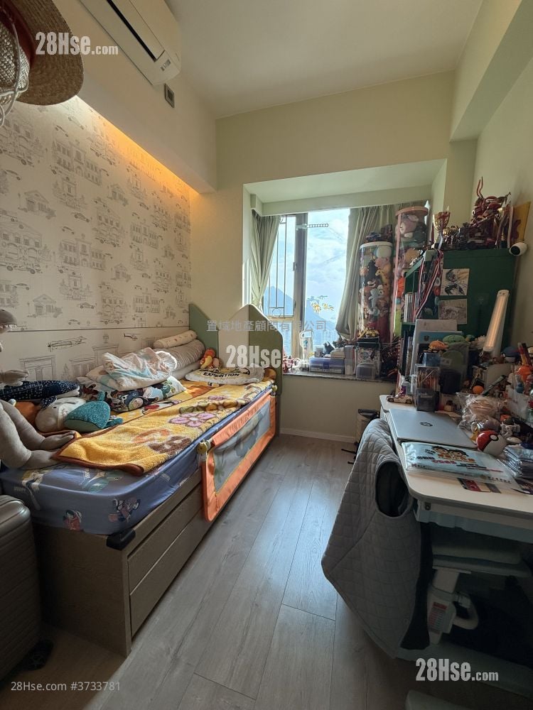 The Belcher's Sell 899 ft²