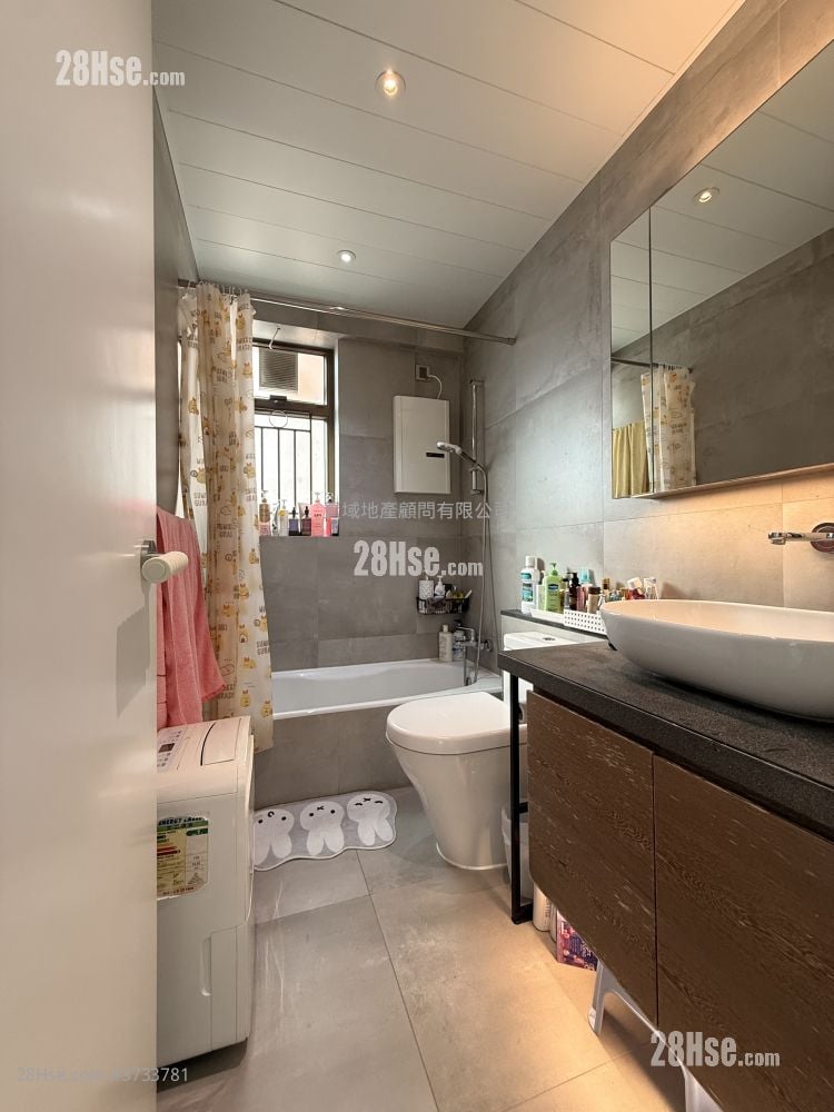 The Belcher's Sell 899 ft²