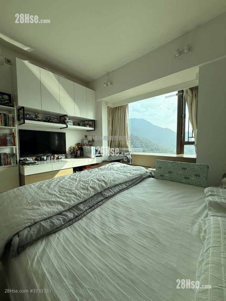 The Belcher's Sell 899 ft²