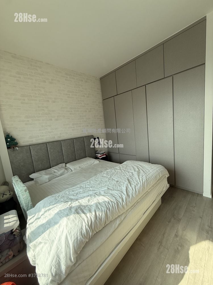 The Belcher's Sell 899 ft²