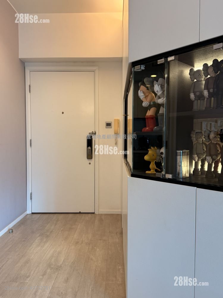 The Belcher's Sell 899 ft²