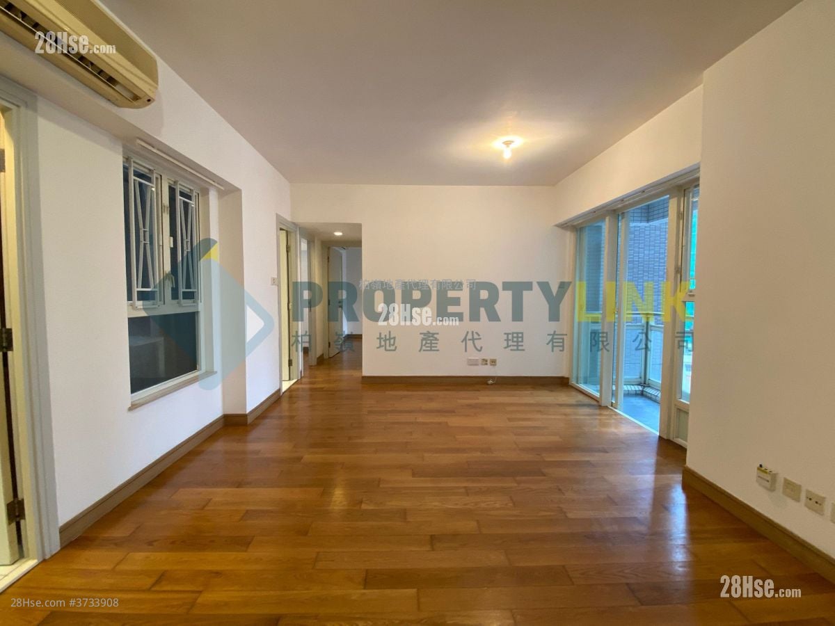 Centre Stage Sell 3 Bedrooms , 2 Bathrooms 773 ft²