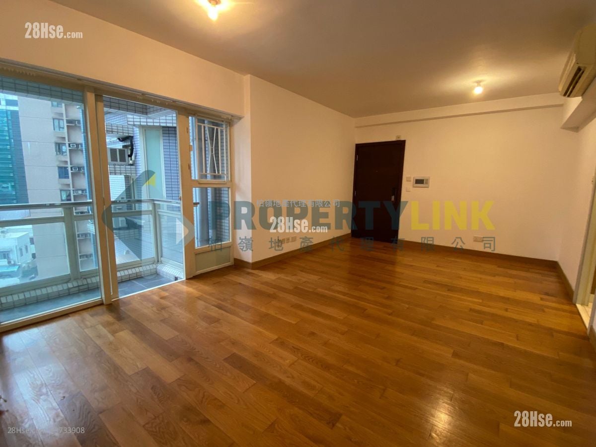 Centre Stage Sell 3 Bedrooms , 2 Bathrooms 773 ft²