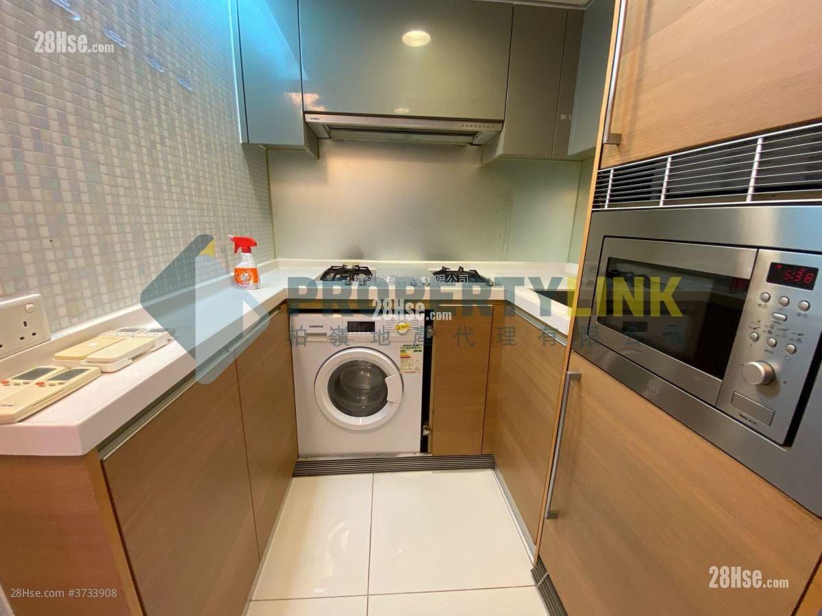 Centre Stage Sell 3 Bedrooms , 2 Bathrooms 773 ft²