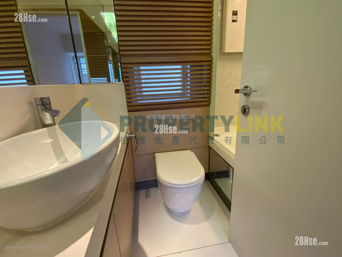 Centre Stage Sell 3 Bedrooms , 2 Bathrooms 773 ft²