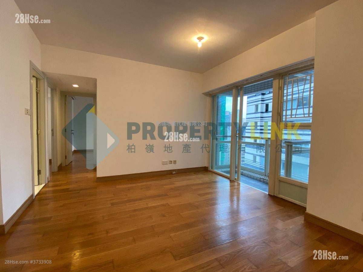 Centre Stage Sell 3 Bedrooms , 2 Bathrooms 773 ft²