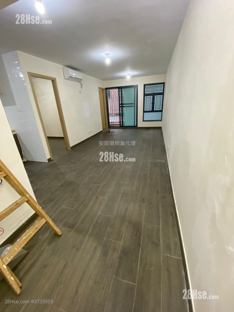 村屋 售盤 3 房 , 1 浴室 700 平方呎