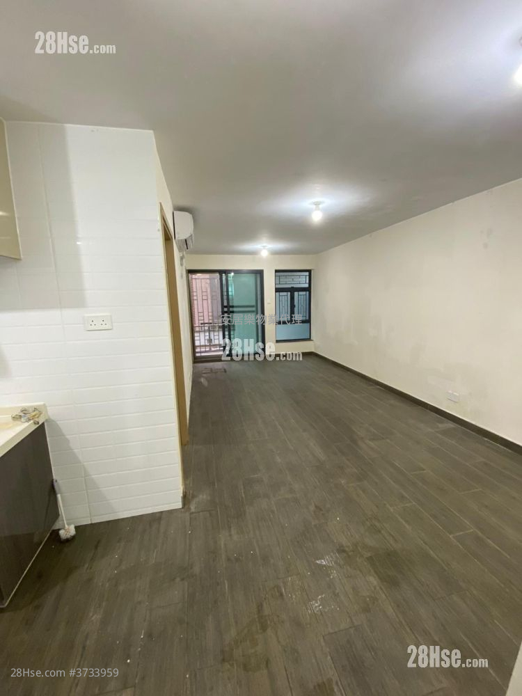 村屋 售盤 3 房 , 1 浴室 700 平方呎