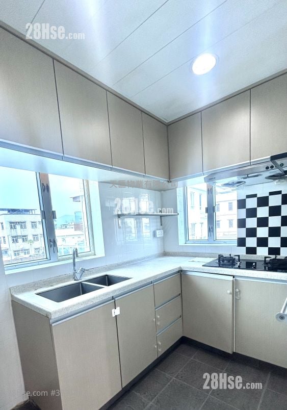 村屋 售盘 4 房 , 1 浴室 700 平方尺