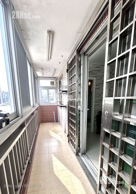 村屋 售盘 4 房 , 1 浴室 700 平方尺