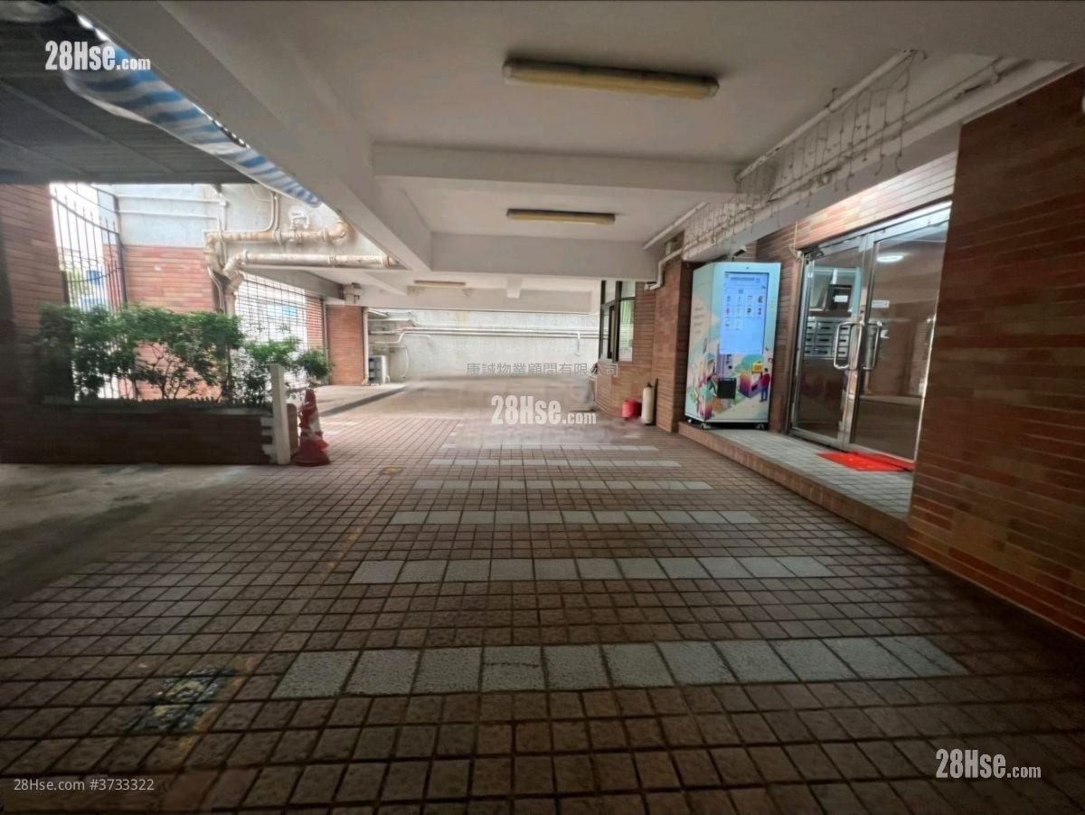 Tat Chee Court Sell 3 Bedrooms , 2 Bathrooms 649 ft²