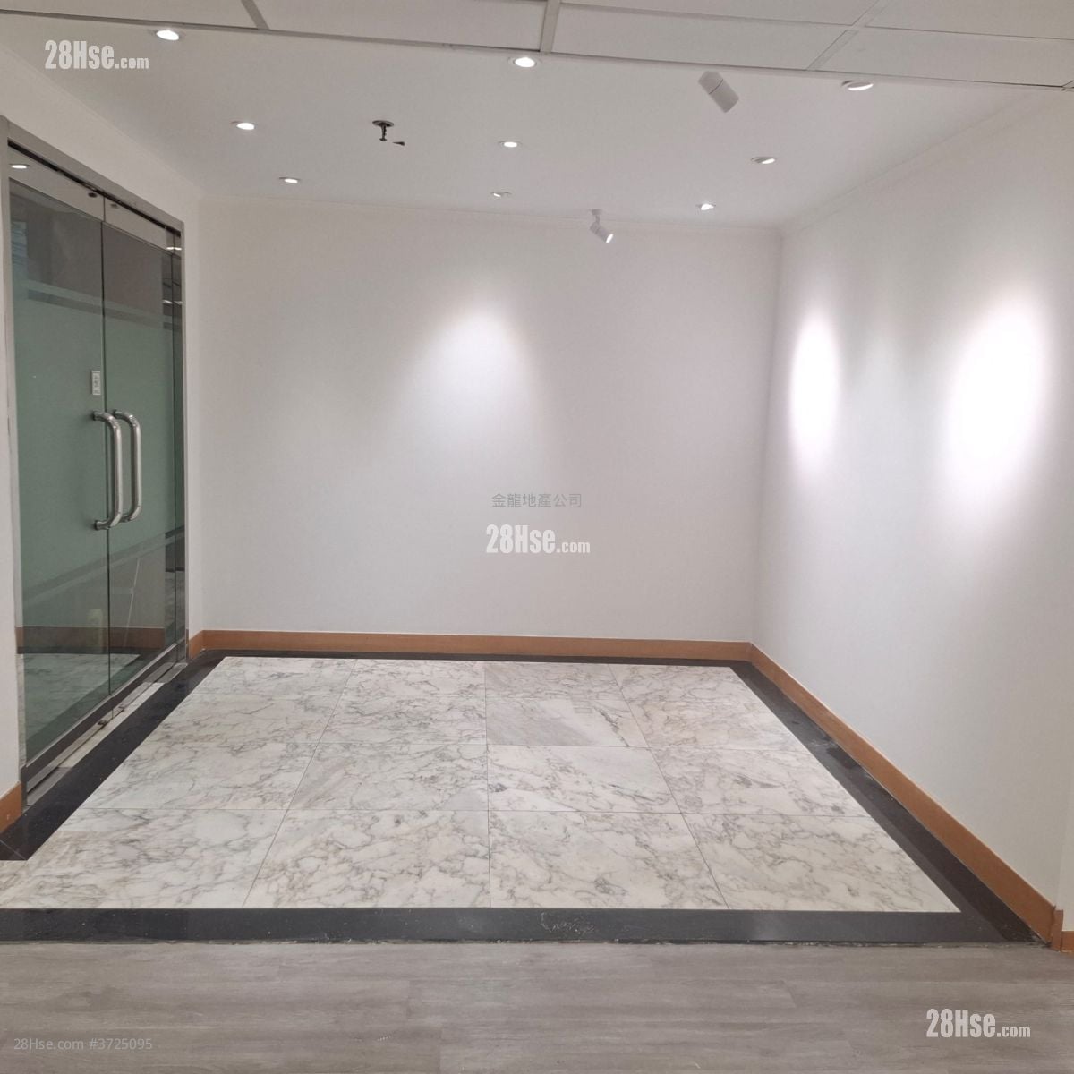 金龙工业中心 租盘 1,000 平方尺