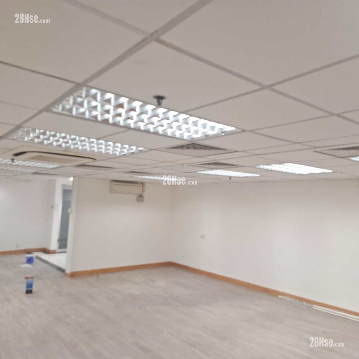 金龙工业中心 租盘 1,000 平方尺