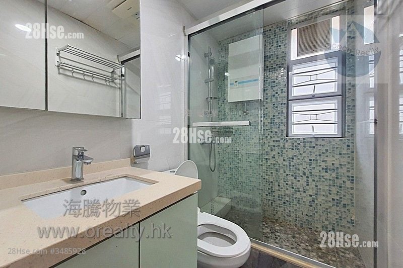 村屋 售盘 3 房 , 2 浴室 700 平方尺