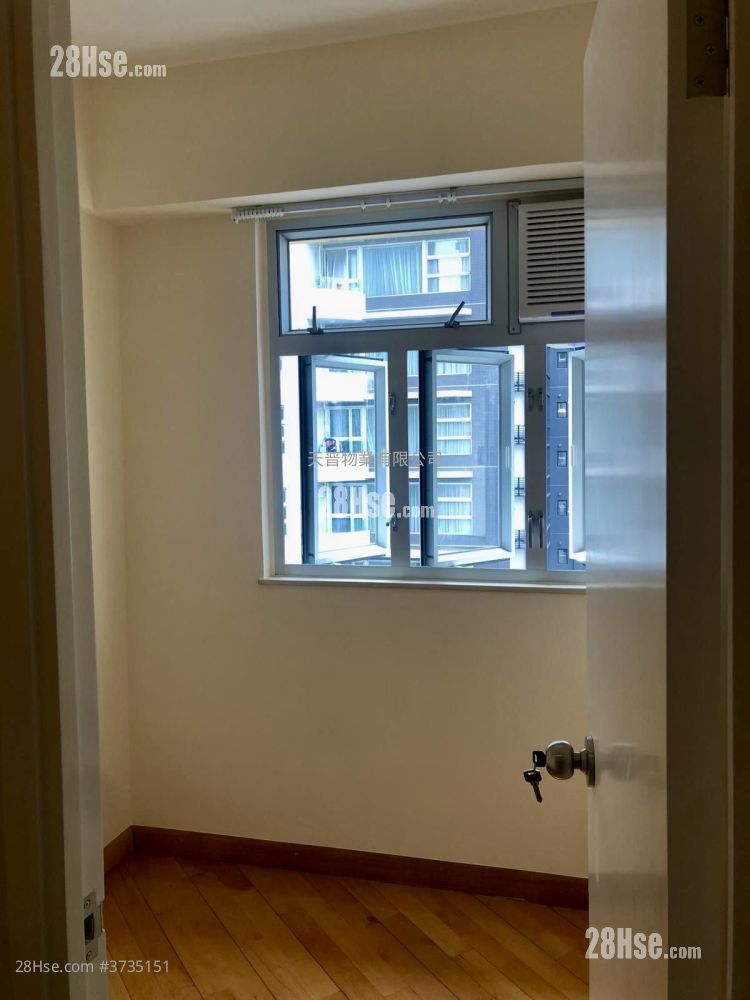 榮林大廈 售盤 2 房 , 1 浴室 270 平方呎