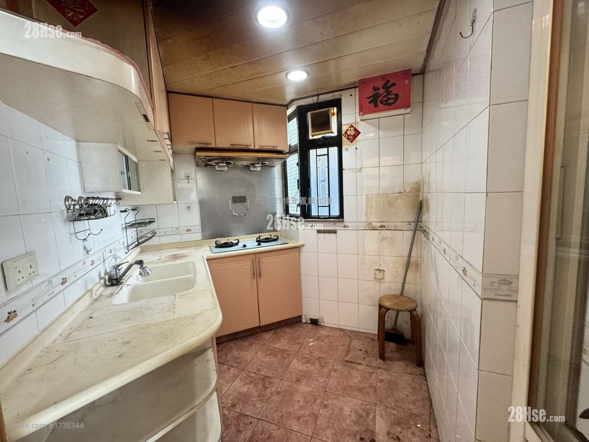 Sunrise Villa Sell 5+ Bedrooms , 3 Bathrooms 534 ft²