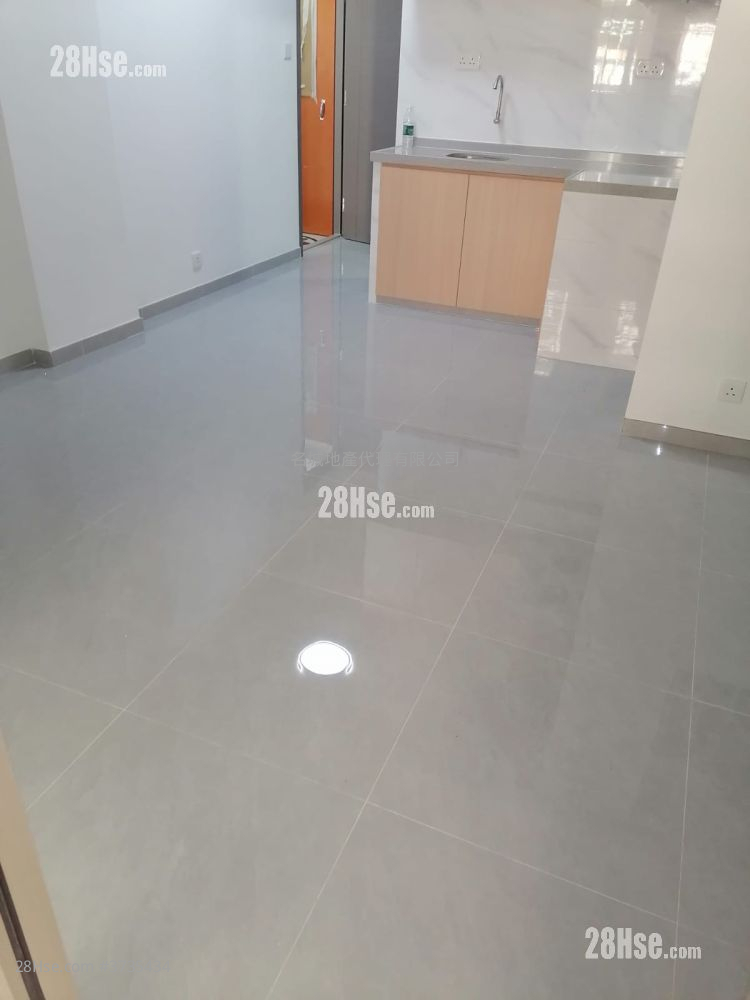 唐樓 租盤 2 房 , 1 浴室 400 平方呎