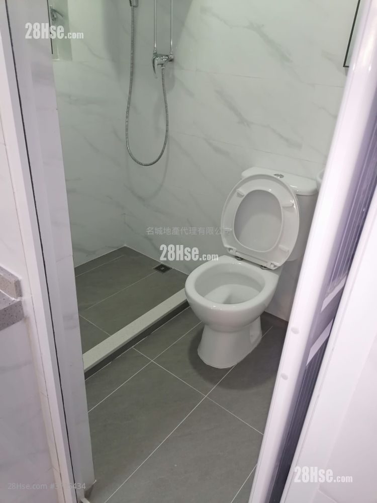 唐樓 租盤 2 房 , 1 浴室 400 平方呎