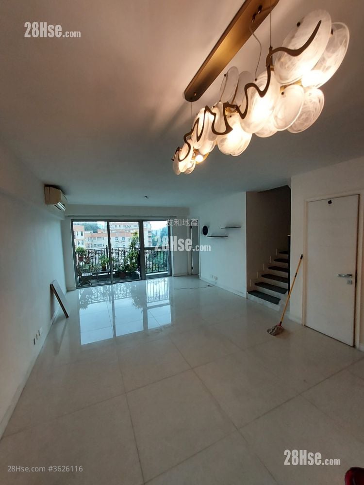 Le Chateau Rental 4 Bedrooms , 3 Bathrooms 1,490 ft²