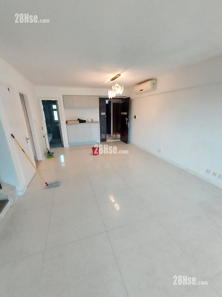 Le Chateau Rental 4 Bedrooms , 3 Bathrooms 1,490 ft²