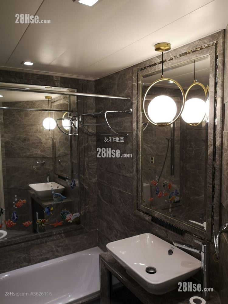 Le Chateau Rental 4 Bedrooms , 3 Bathrooms 1,490 ft²