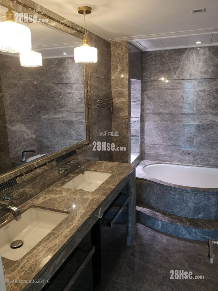 Le Chateau Rental 4 Bedrooms , 3 Bathrooms 1,490 ft²