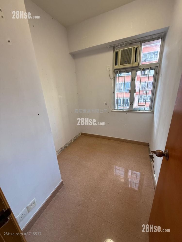 Kam On Building Sell 3 Bedrooms , 1 Bathroom 386 ft²