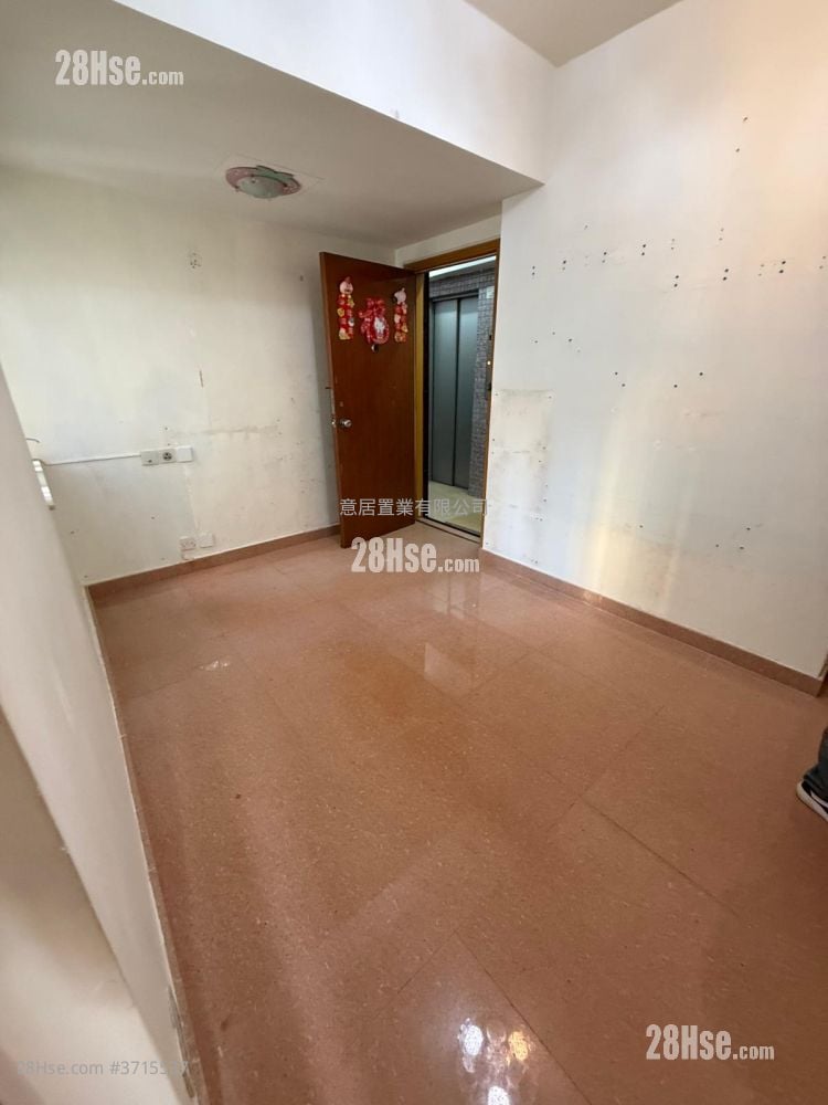 Kam On Building Sell 3 Bedrooms , 1 Bathroom 386 ft²