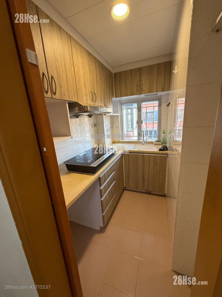 Kam On Building Sell 3 Bedrooms , 1 Bathroom 386 ft²