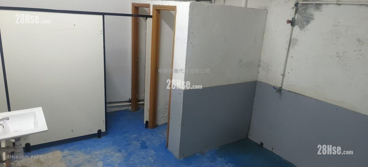 Wah Fat Industrial Building Sell 2 Toilets 3,829 ft²
