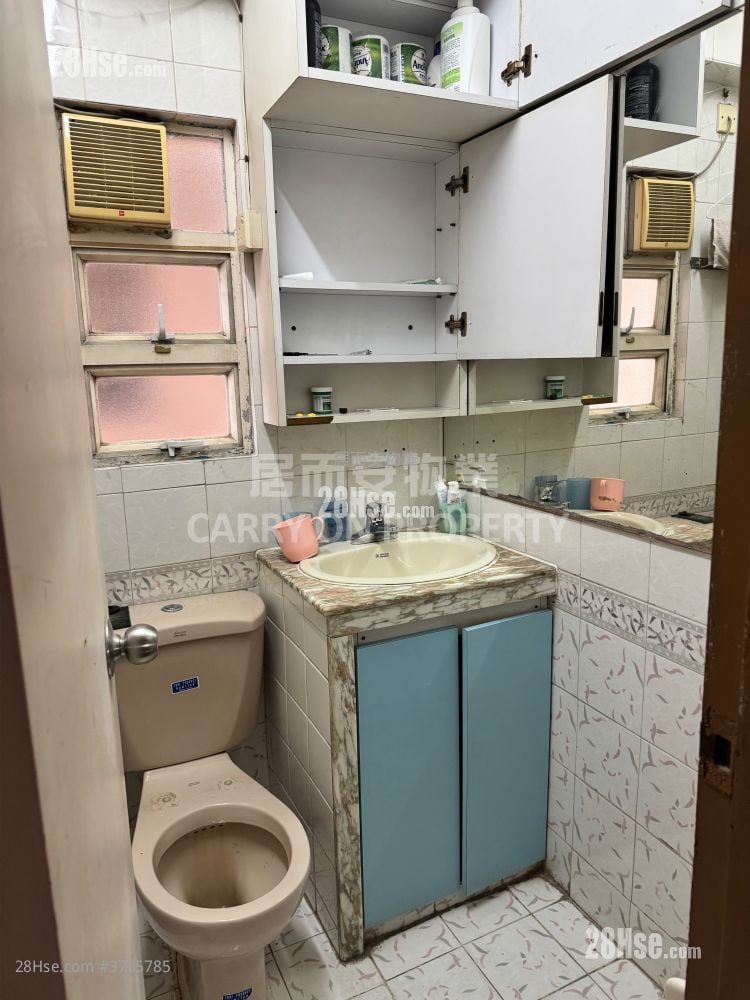 Waterside Plaza Sell 3 Bedrooms , 1 Bathroom 562 ft²