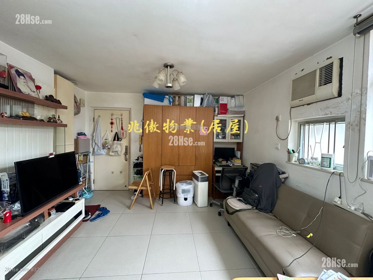 Charming Garden Sell 2 Bedrooms , 1 Bathroom 484 ft²