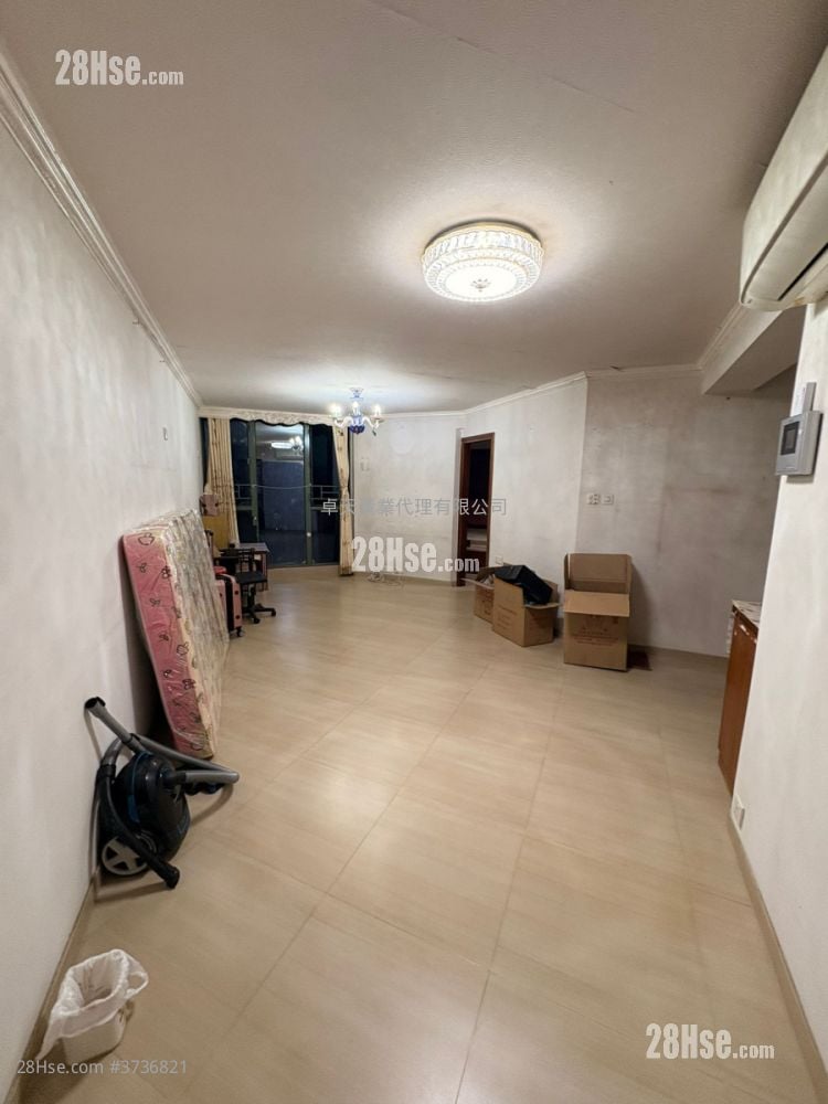 Majestic Park Rental 3 Bedrooms , 2 Bathrooms 800 ft²