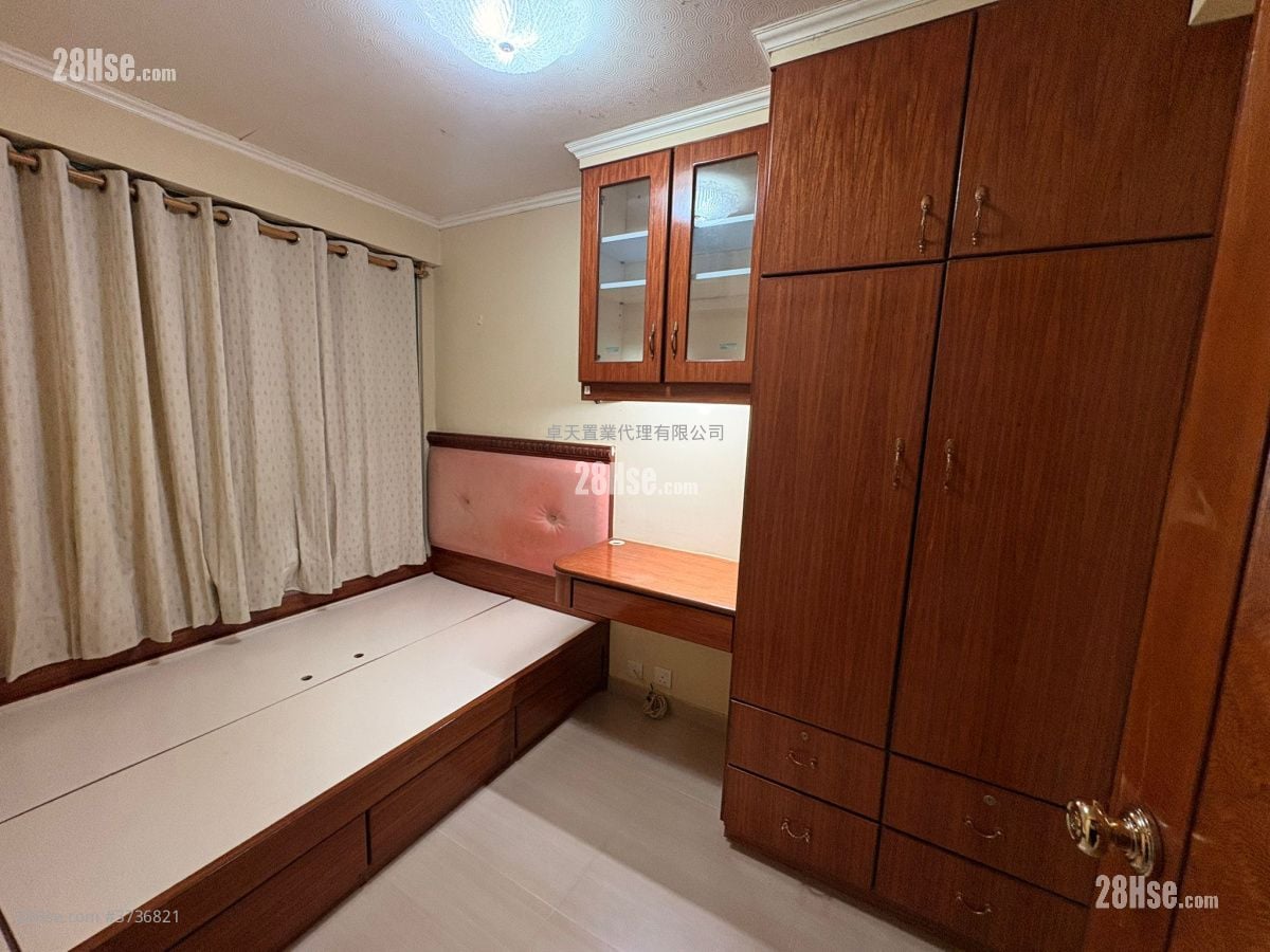 Majestic Park Rental 3 Bedrooms , 2 Bathrooms 800 ft²