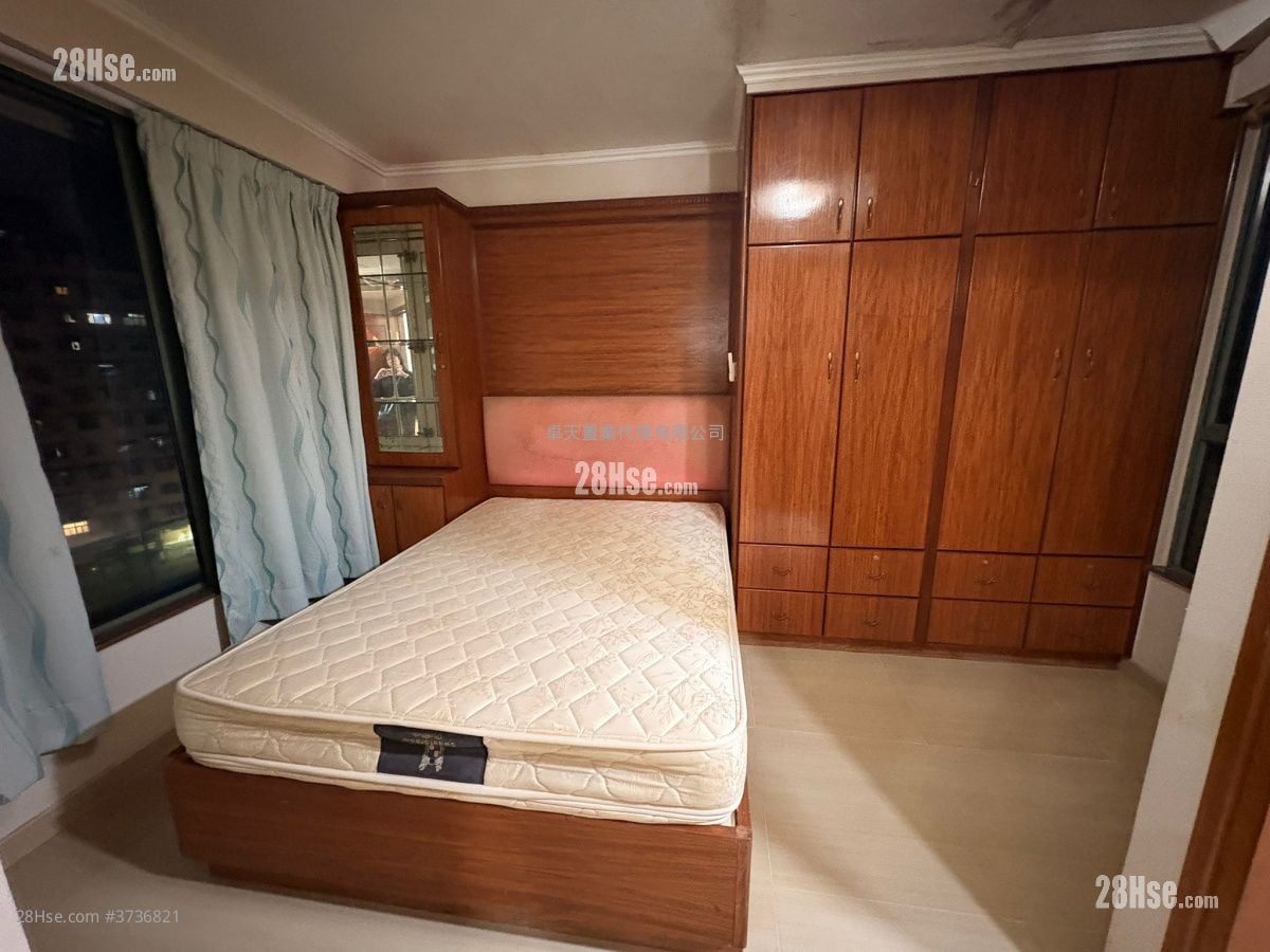 Majestic Park Rental 3 Bedrooms , 2 Bathrooms 800 ft²