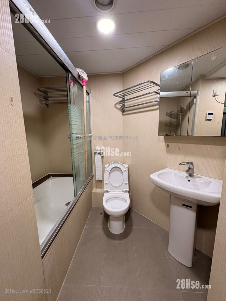 Majestic Park Rental 3 Bedrooms , 2 Bathrooms 800 ft²