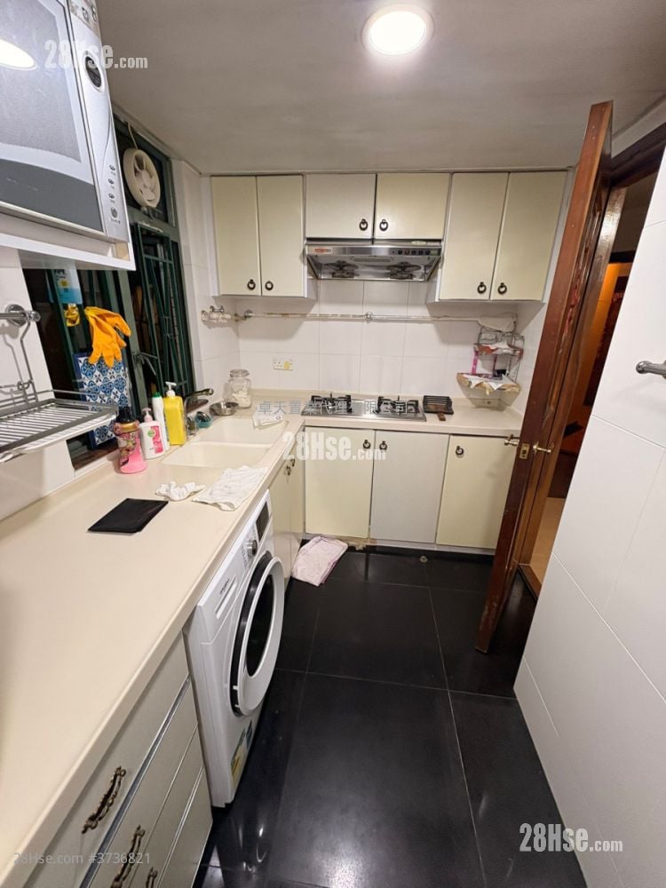 Majestic Park Rental 3 Bedrooms , 2 Bathrooms 800 ft²