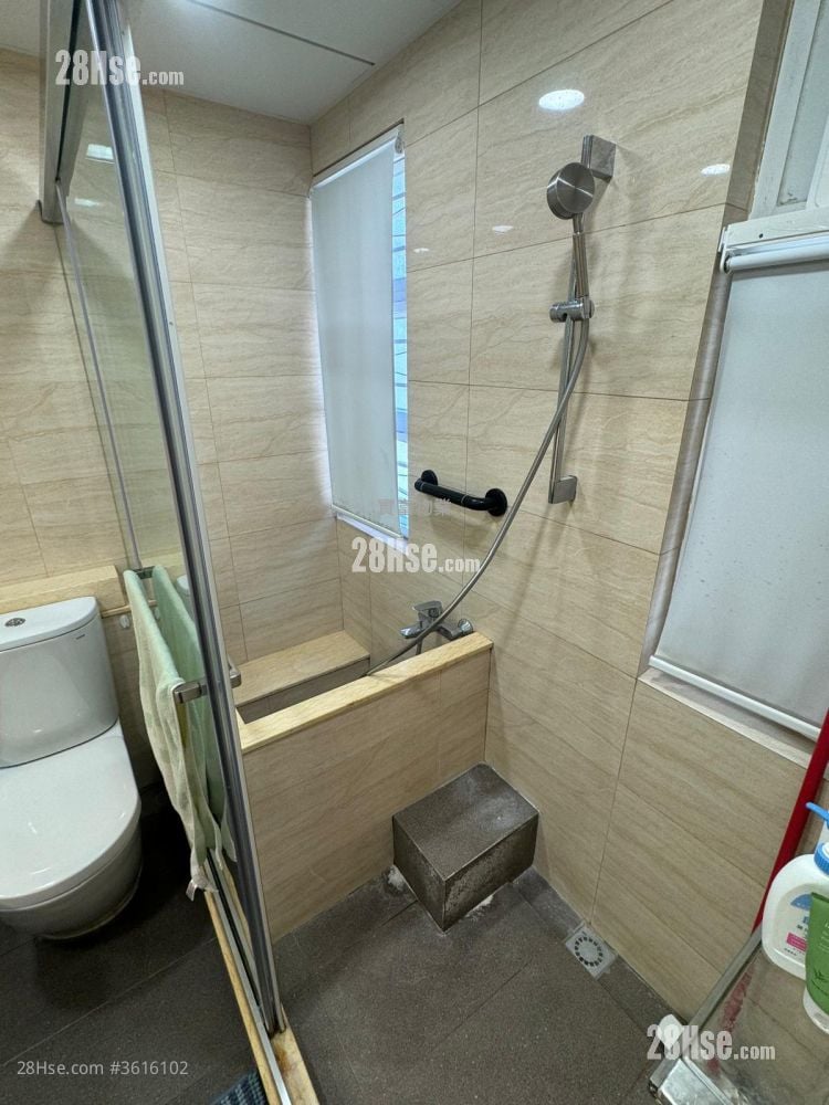 Village Sell 3 Bedrooms , 2 Bathrooms 1,400 ft²