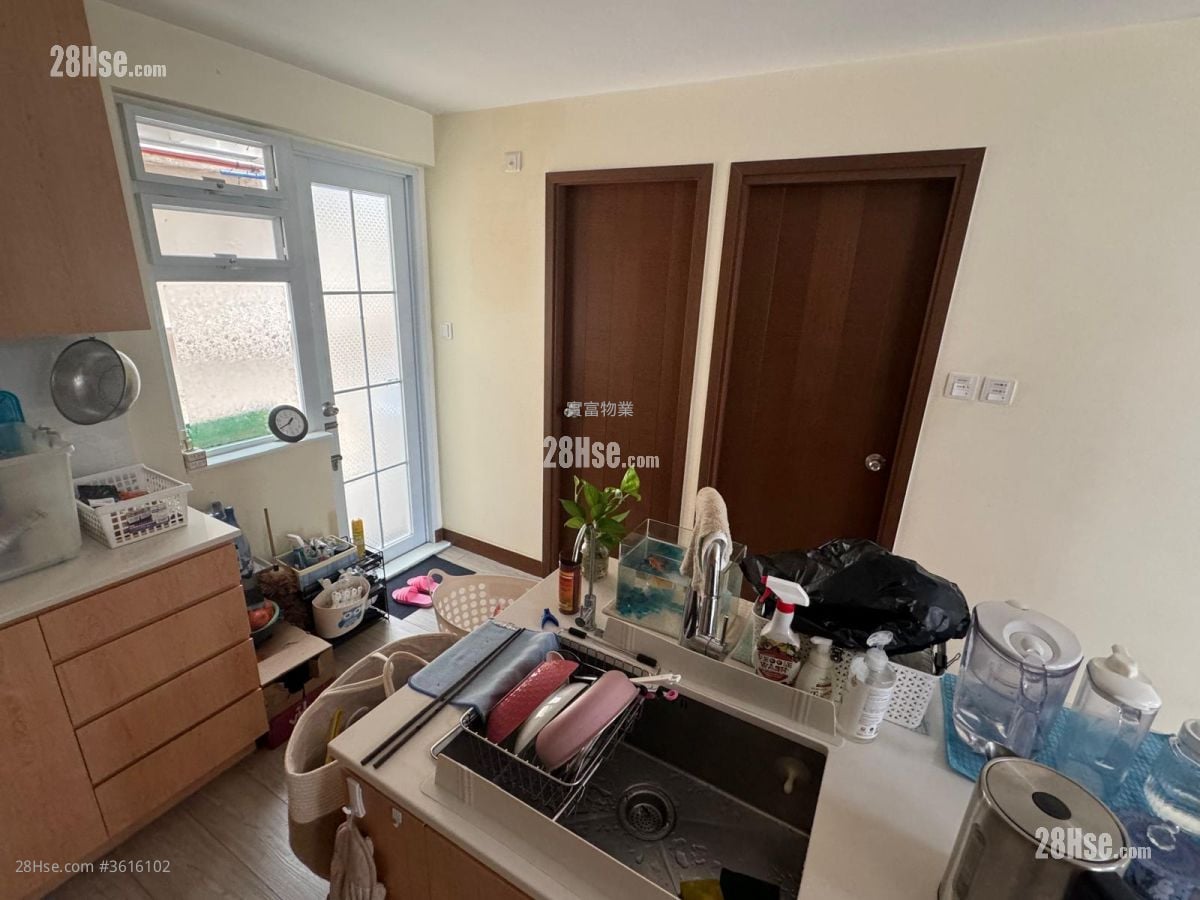 Village Sell 3 Bedrooms , 2 Bathrooms 1,400 ft²