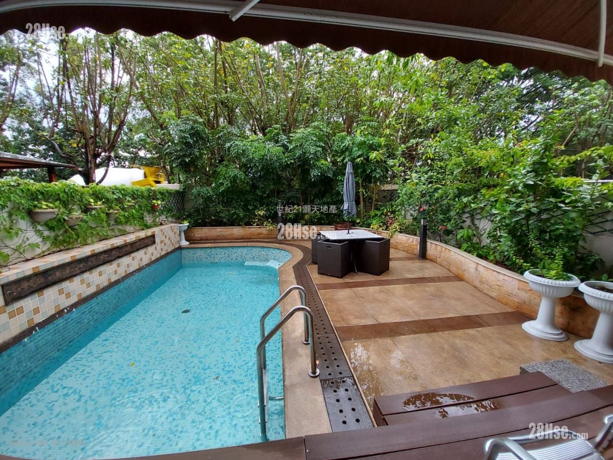 The Beverly Hills Sell 5+ Bedrooms , 4 Bathrooms 2,429 ft²