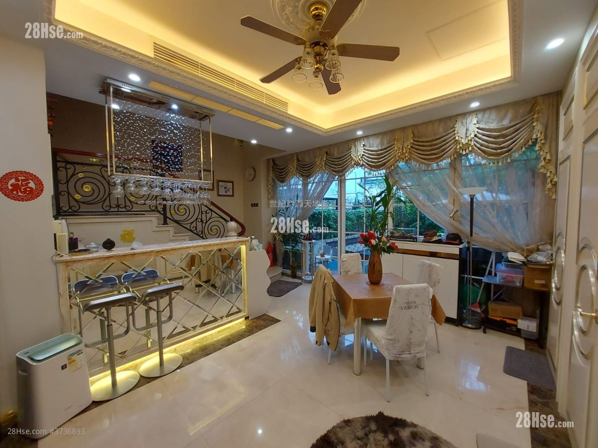 The Beverly Hills Sell 5+ Bedrooms , 4 Bathrooms 2,429 ft²