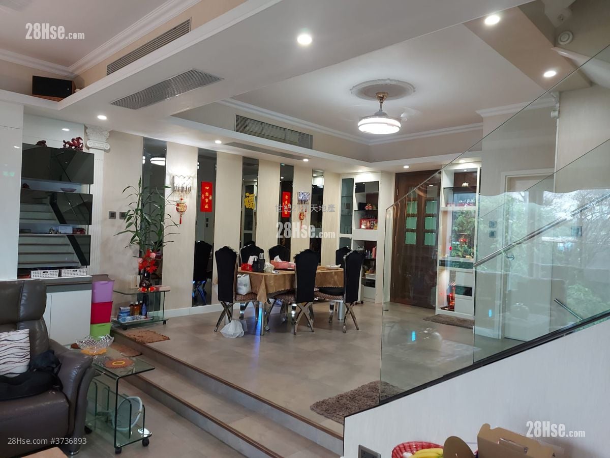 The Beverly Hills Sell 5+ Bedrooms , 4 Bathrooms 2,429 ft²