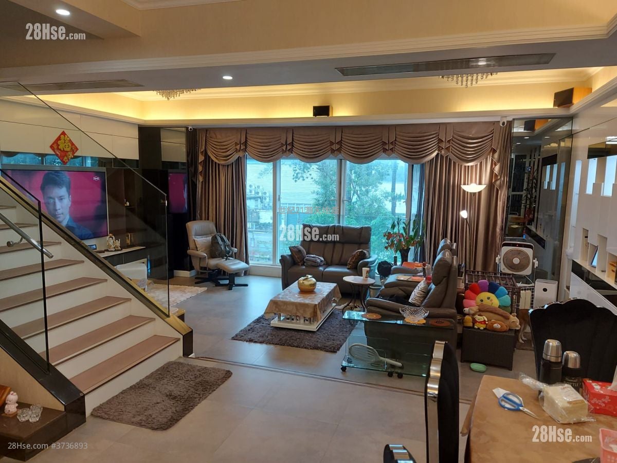 The Beverly Hills Sell 5+ Bedrooms , 4 Bathrooms 2,429 ft²